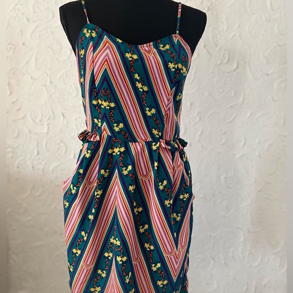 Xhilaration Dresses & Skirts - Xhilaration Silky Colorful Summer Dress Size Small with POCKETS!